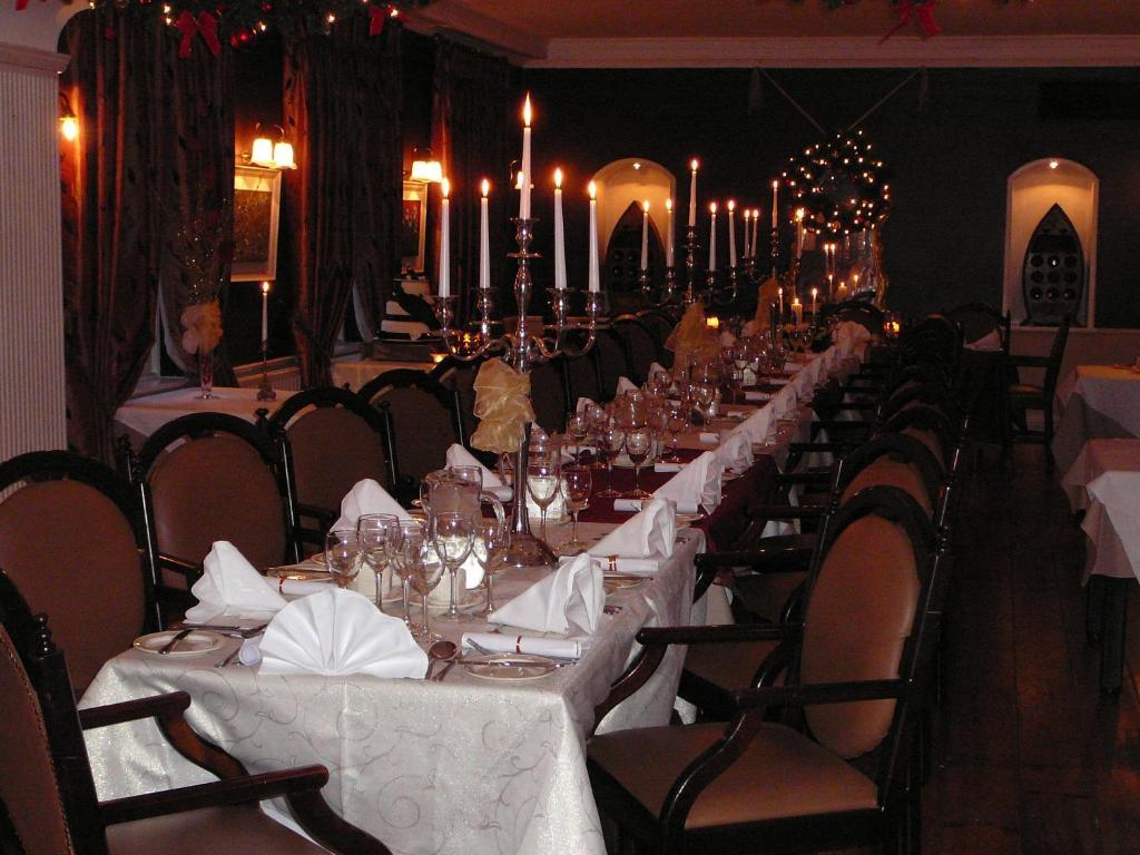 Dooly'S Hotel Birr Extérieur photo